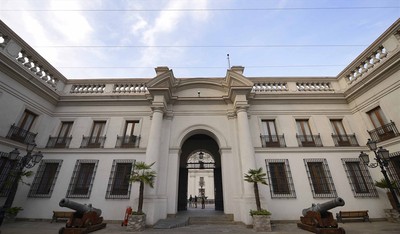 Funcionarios de la educación en Valparaíso aún no reciben aguinaldo ni bonos de fin de año